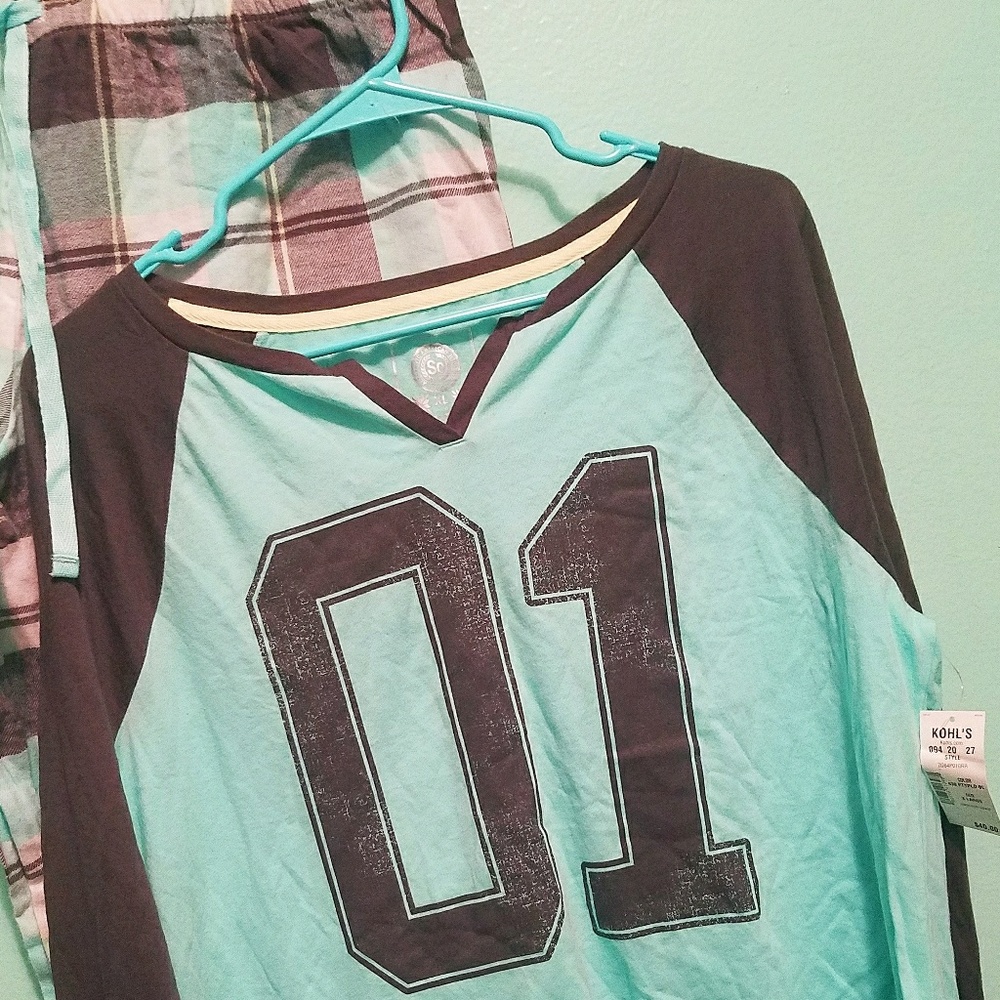 SO xl sporty pajama set Tee with flannel bottoms